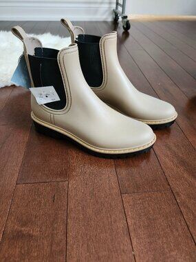 Igor Chelsea ankle rain boots women's size 8